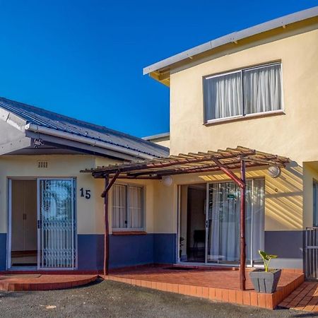 15 @ Porter Guesthouse Порт-Шепстон Екстер'єр фото