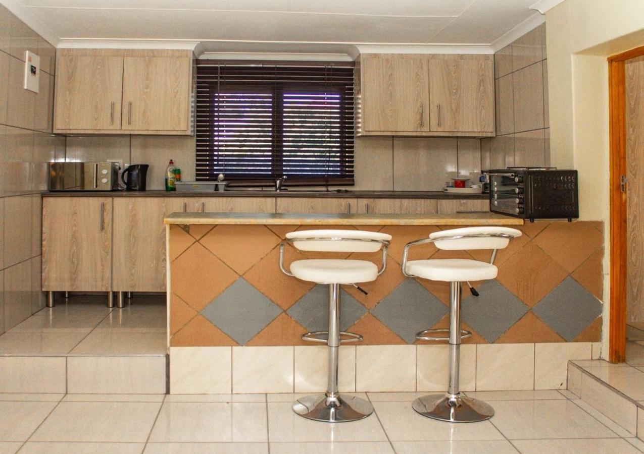 15 @ Porter Guesthouse Порт-Шепстон Екстер'єр фото